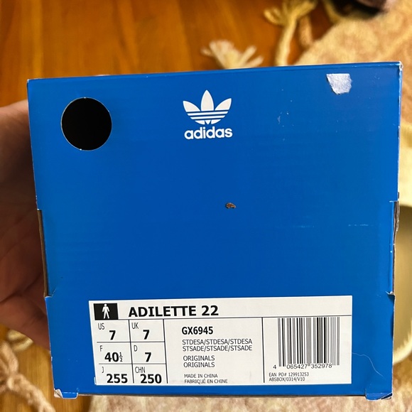 I bought the wrong size! Selling brand new Adidas Adilette slides. Size 7 mens. - Picture 3 of 3